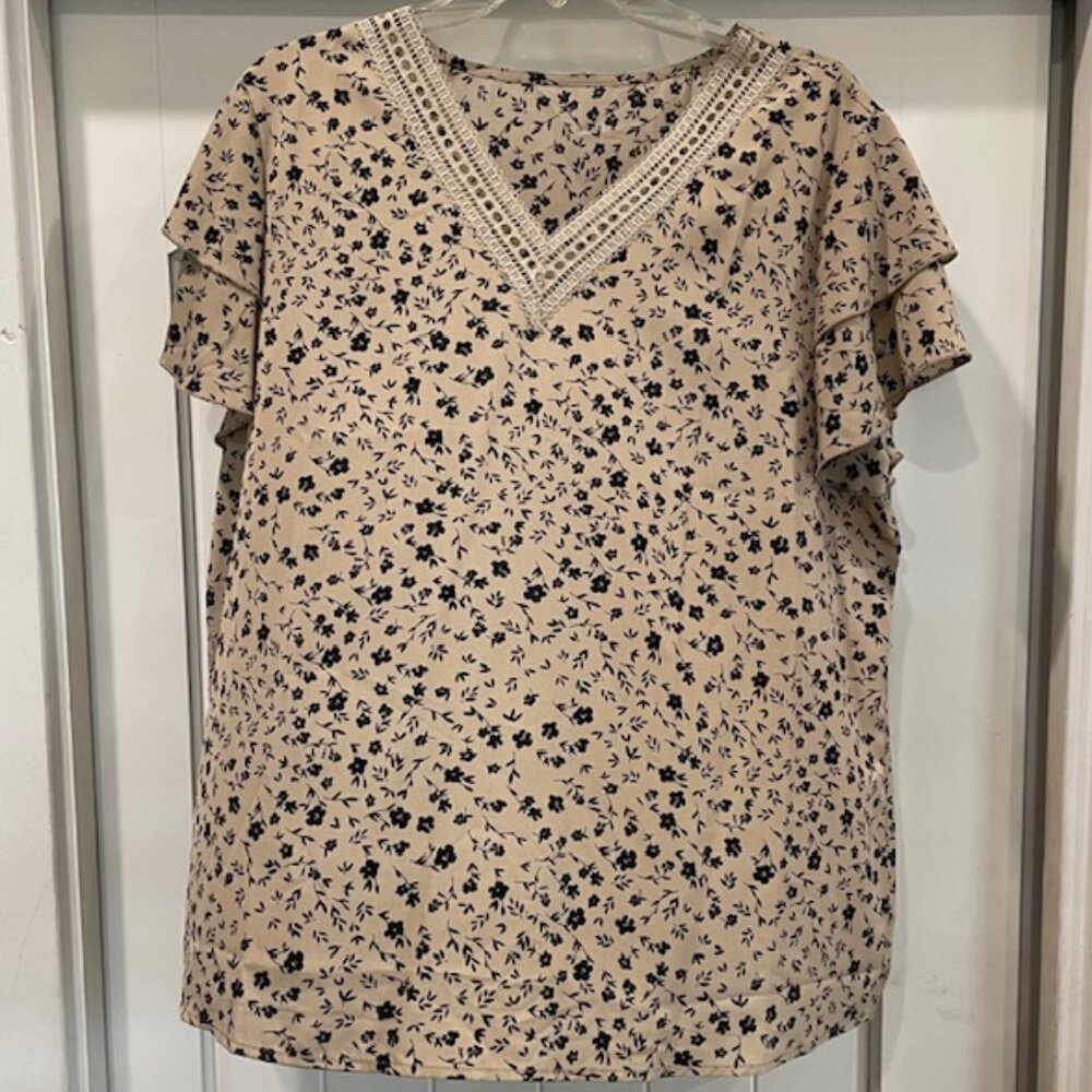 Cute Tan Women's XL Blouse Tan with Blk Flowers Great Condition